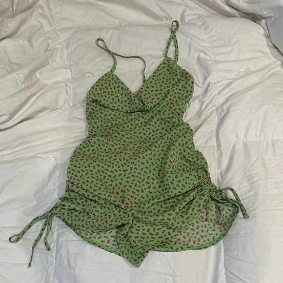 Green Ditsy Floral Ruched Cowl Neck Romper - Picture 4 of 8